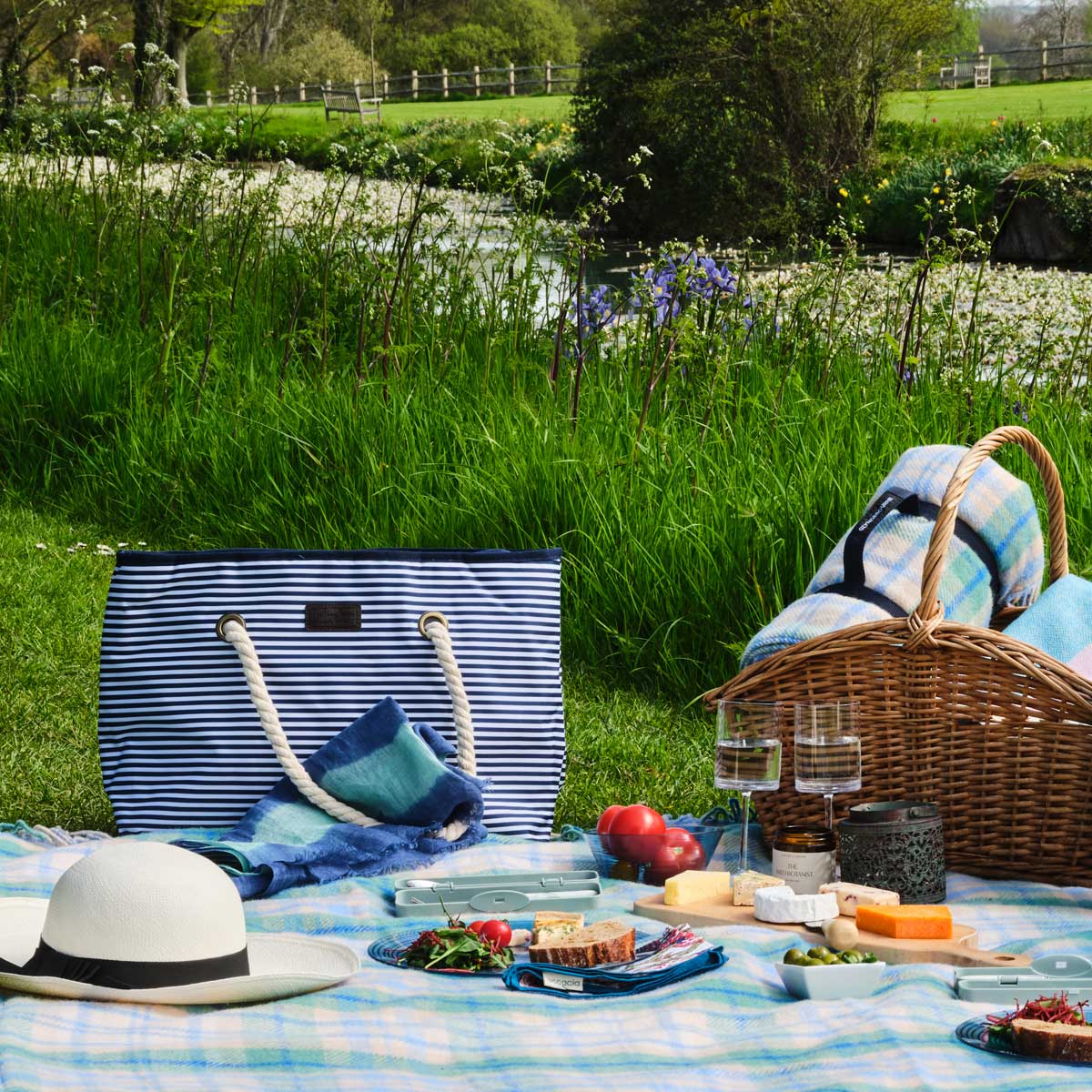 Insulated picnic tote outlet bag